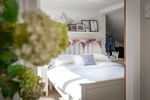 BEDROOM- click for photo gallery